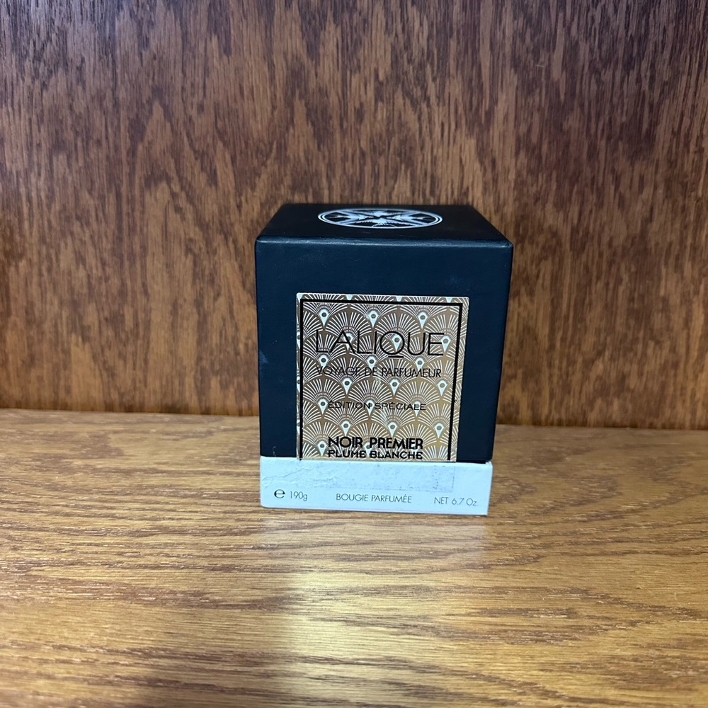 Lalique Voyage de Parfumeur Candle in Cream and Gold